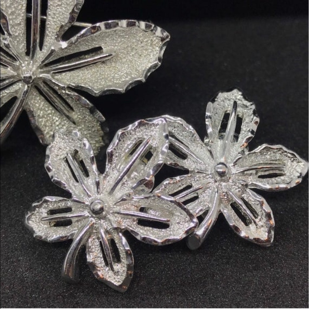 Sarah Coventry Silvertone Leaf Brooch Earring Set